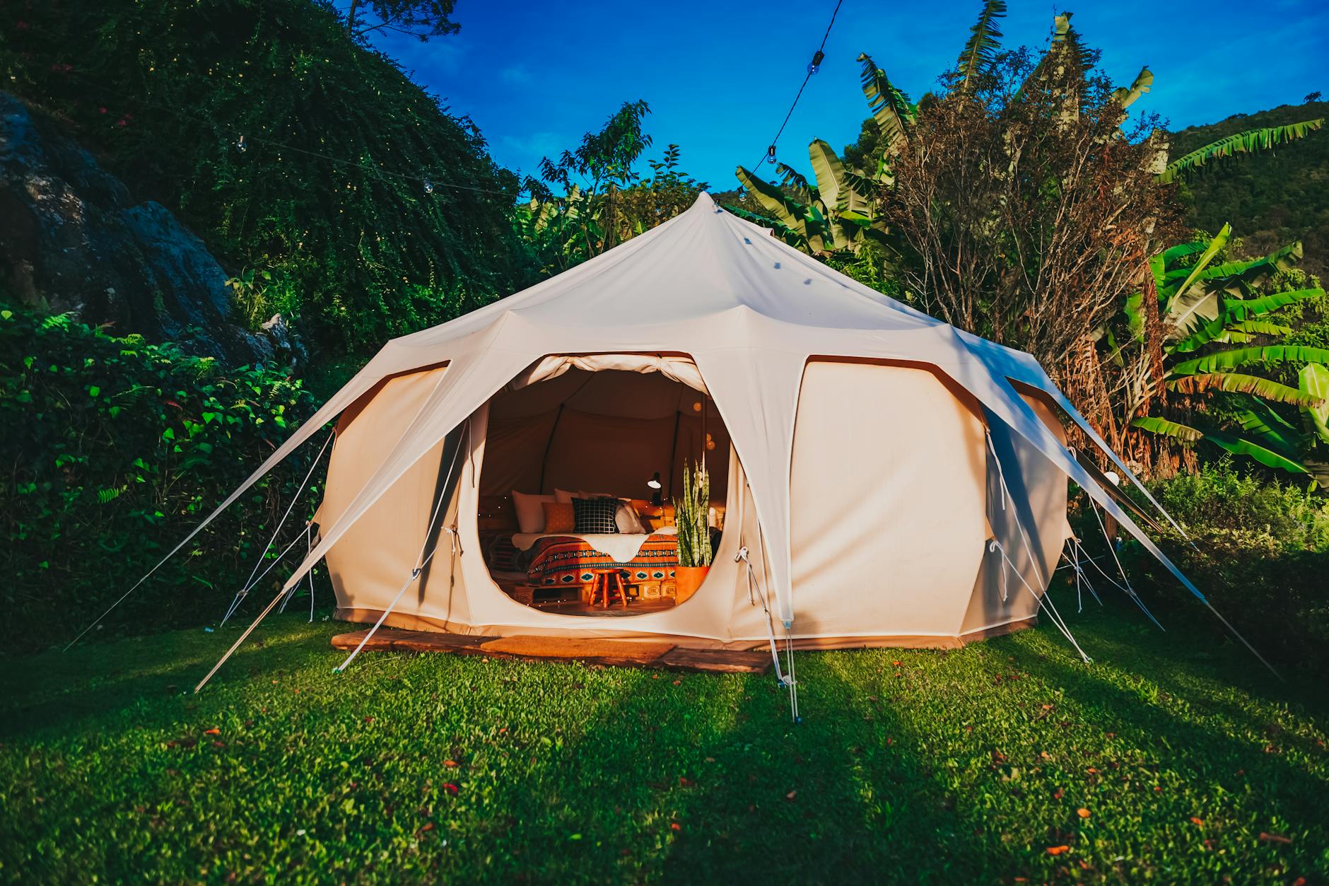 Campingzelt Auf Rasen